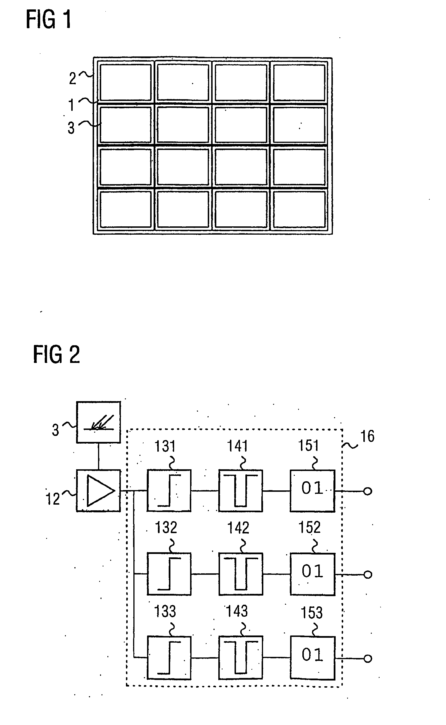 Computer tomograph comprising energy discriminating detectors