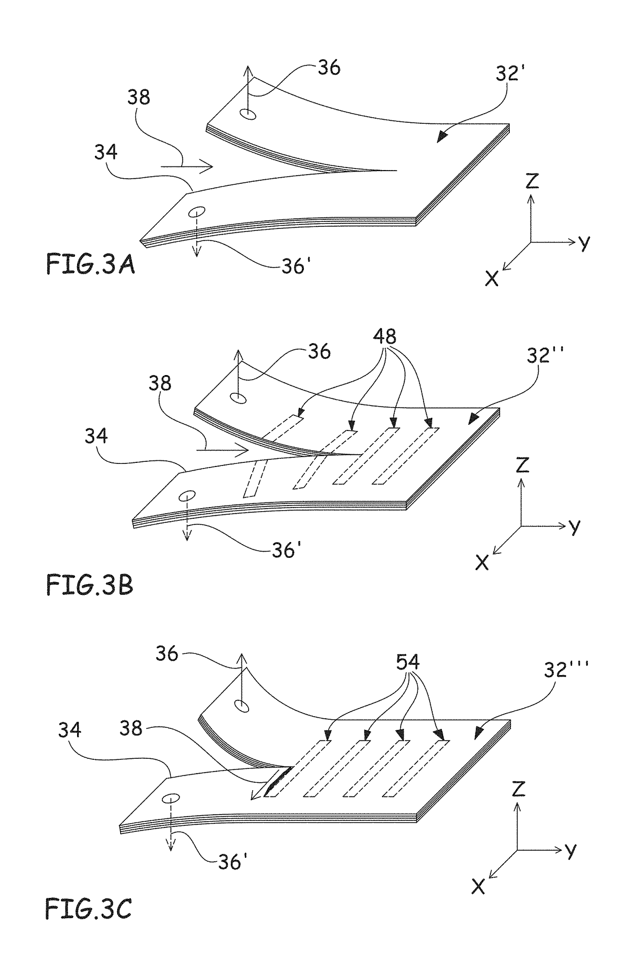 Wall made from a composite material reinforced so as to limit the spread of a crack in a direction