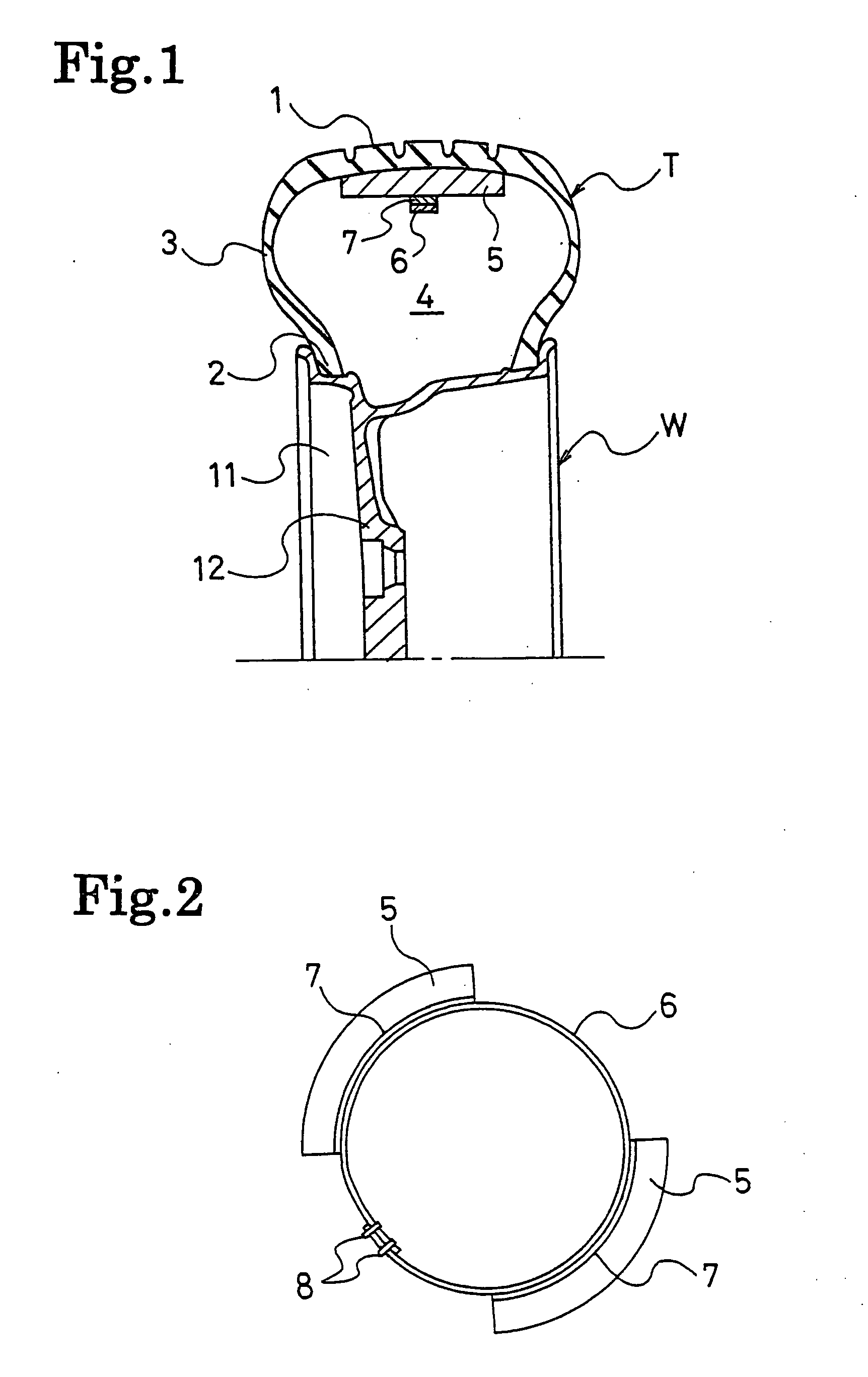 Pneumatic tire and tire cavity resonance suppression device