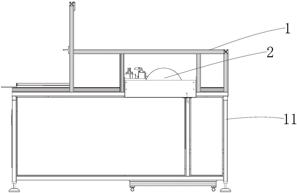 Automatic reciprocating type sprue removing saw bed and material-handle removing method