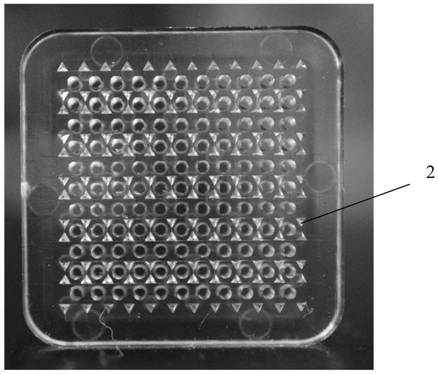 Micro-needle array with micro-pores, and preparation method thereof