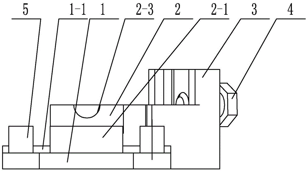 A support and clamping device for installing and welding the leakage channel of the high-pressure regulating valve of the steam turbine