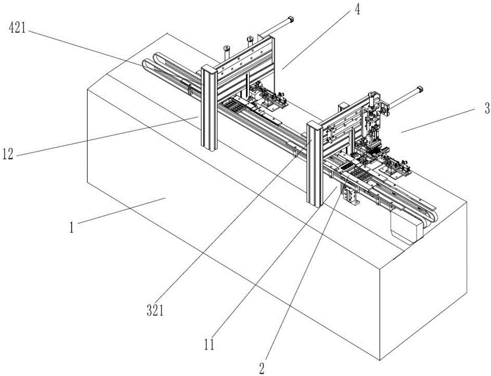 Automatic pre-assembling device for locking and sealing components