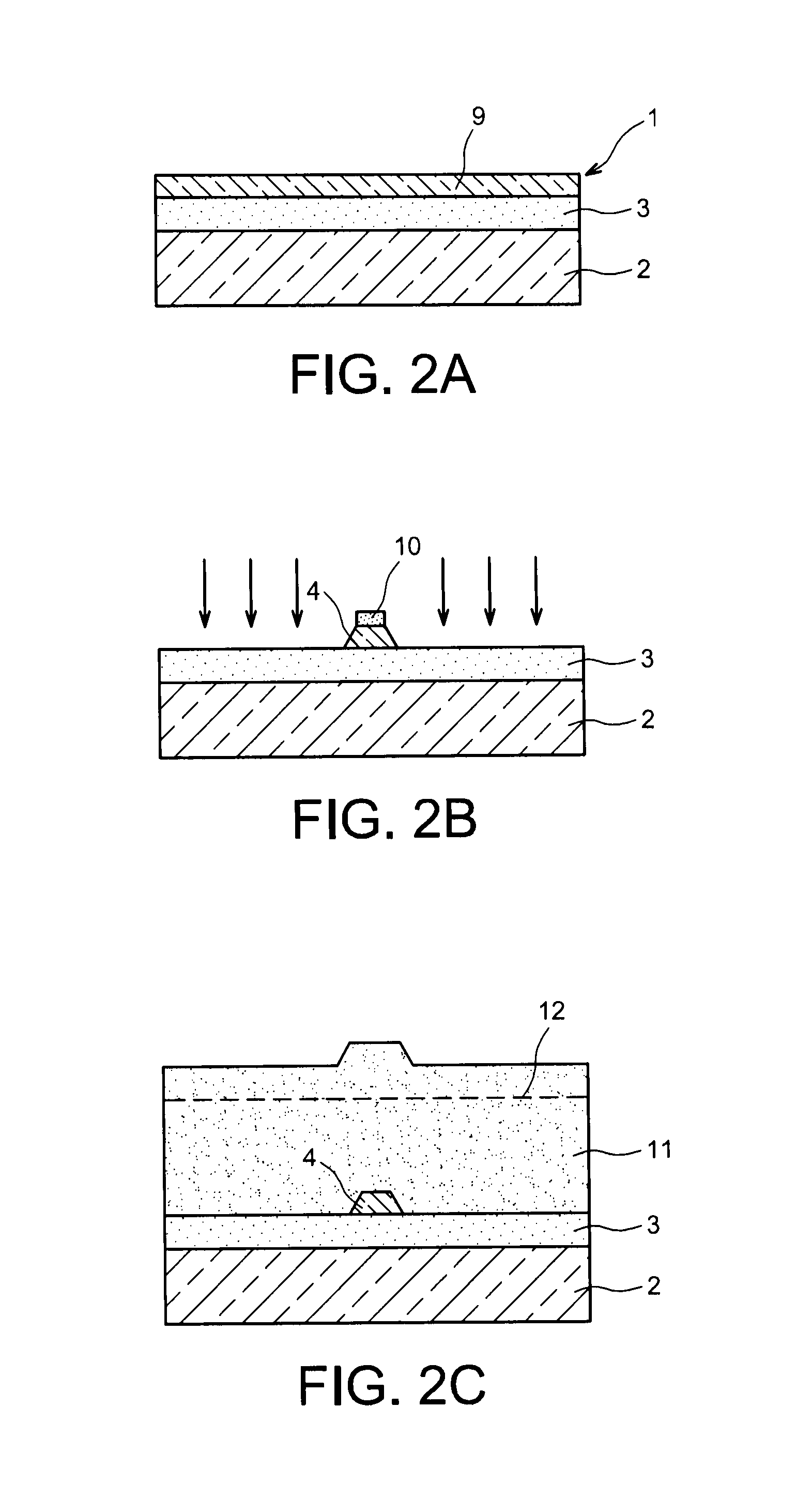 Light coupler between an optical fibre and a waveguide made on an soi substrate