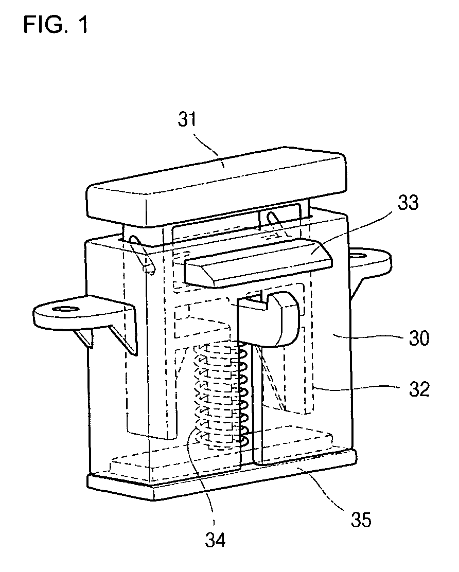 Locking device of tray for vehicle