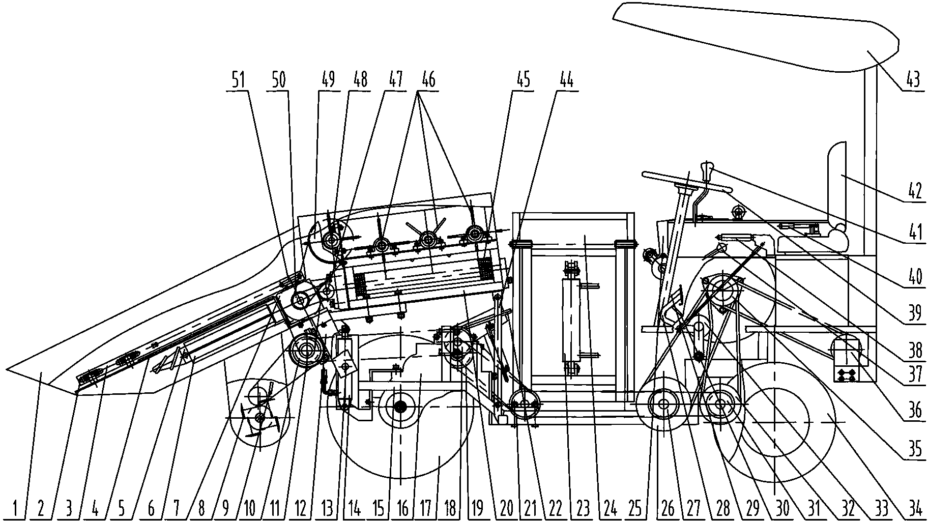 Double-row maize harvesting machine for turning and discharging maize on hydraulic side of grain tank