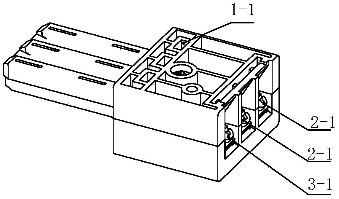 Intelligent type low-voltage in-set draw-out switch device and signal dynamic and static plugins thereof