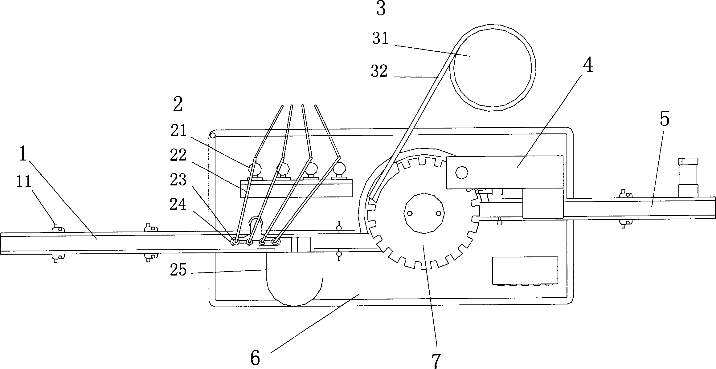 Liquid filling and sealing device