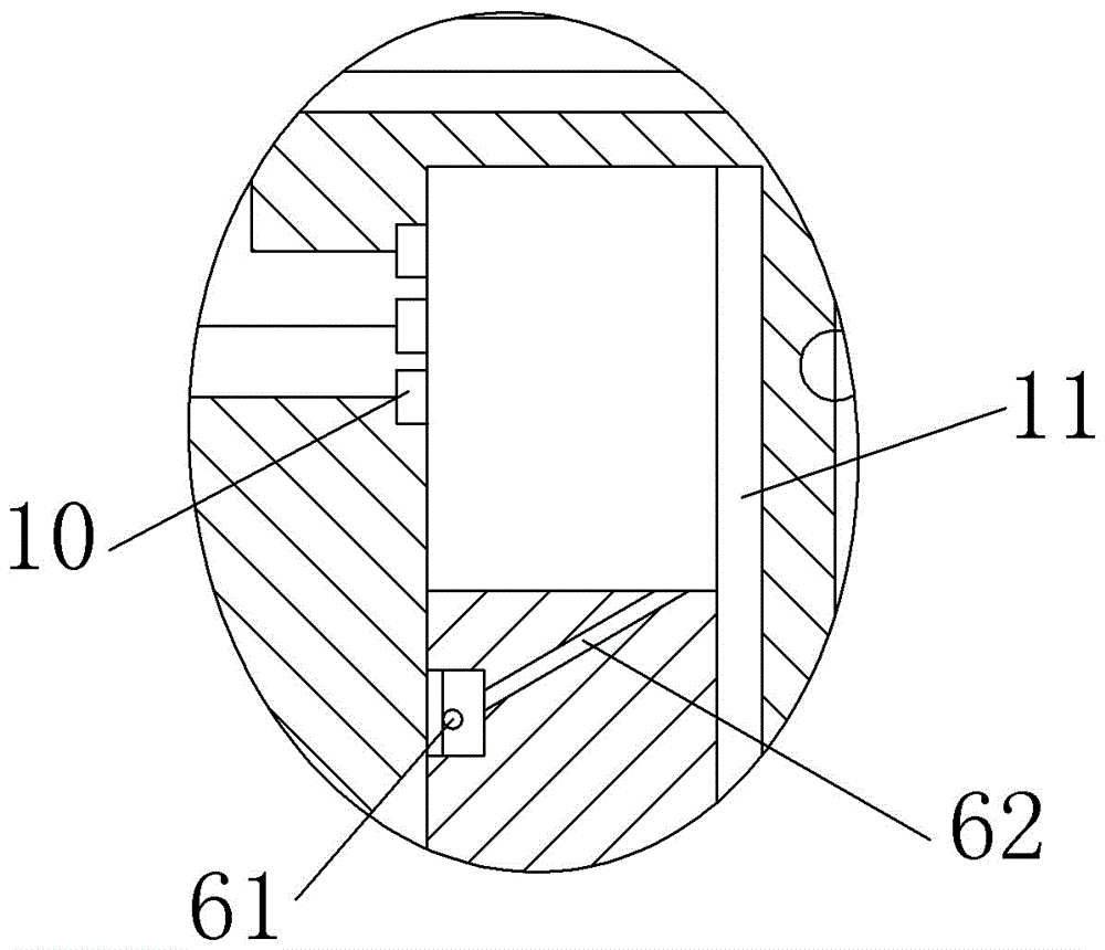 Burr cleaning method for chamfering position of plastic bottle forming die