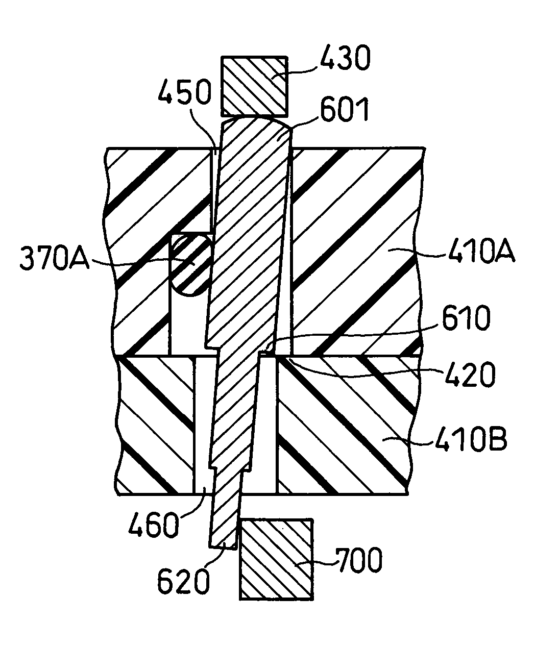 Tactile pin holding apparatus, tactile pin display apparatus and braille display member