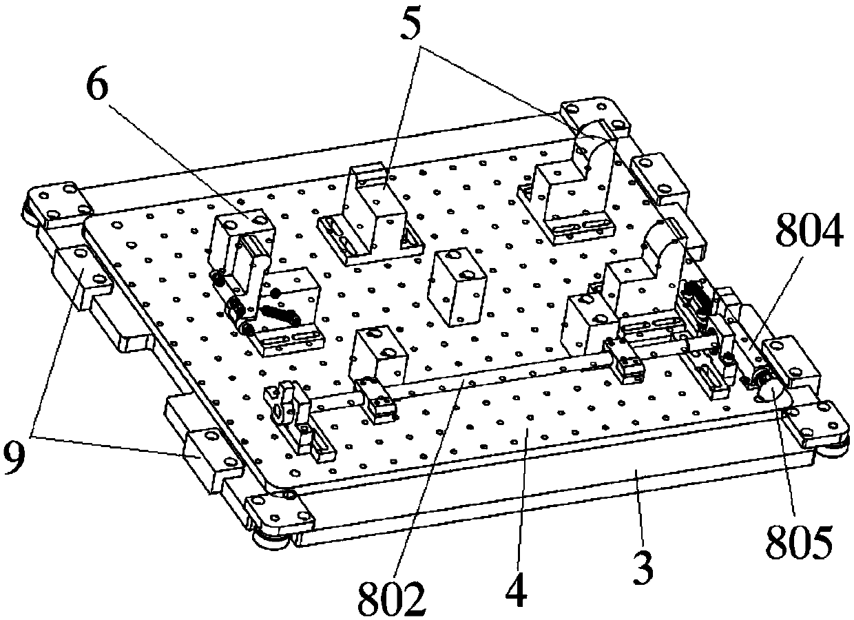 Case conveying device