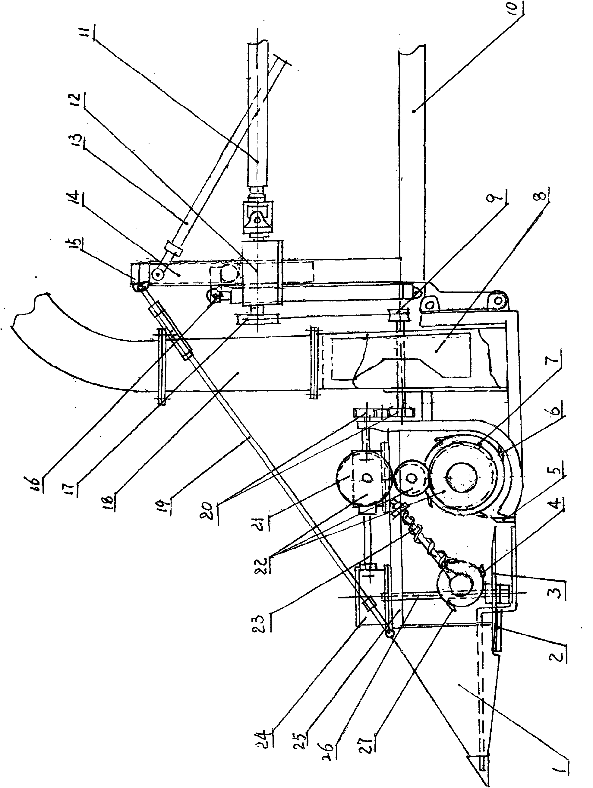 Corn straw harvesting and crushing combination machine