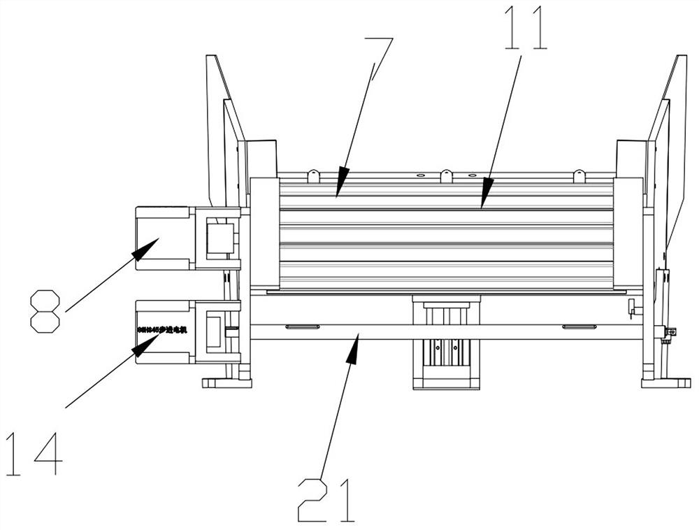 Fully automatic distributing device for conveying long rubber hoses