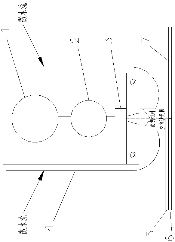 Splash-proof automatic slurry cleaning device and automatic slurry cleaning method for water thorn head