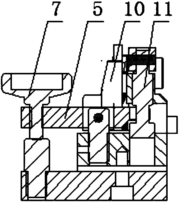 Double-station equipment for installing and clamping compressor cylinder body