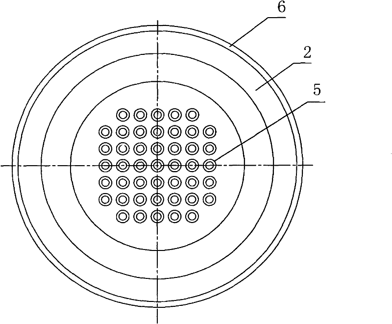 Direct-pass type optical fiber sealing device and method for manufacturing same