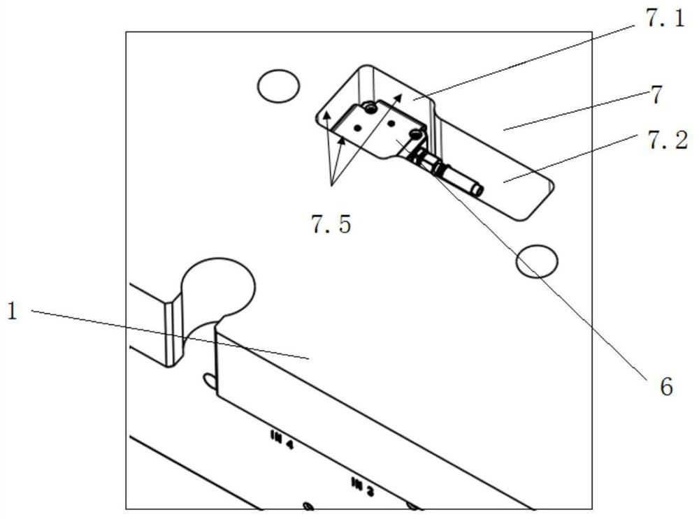 Hot runner oil cylinder cooling structure and mounting method thereof