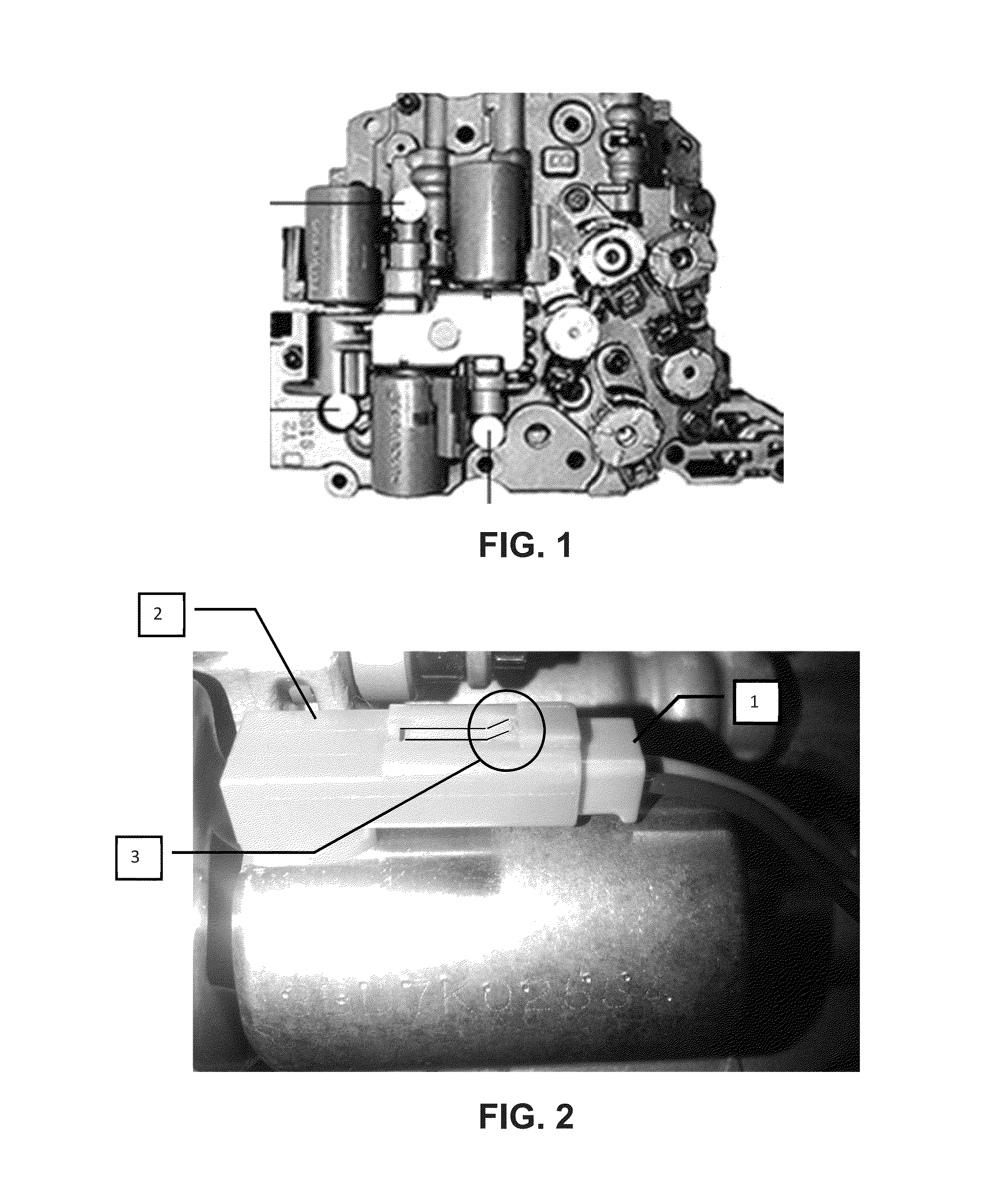 Retaining clip for electrical connectors