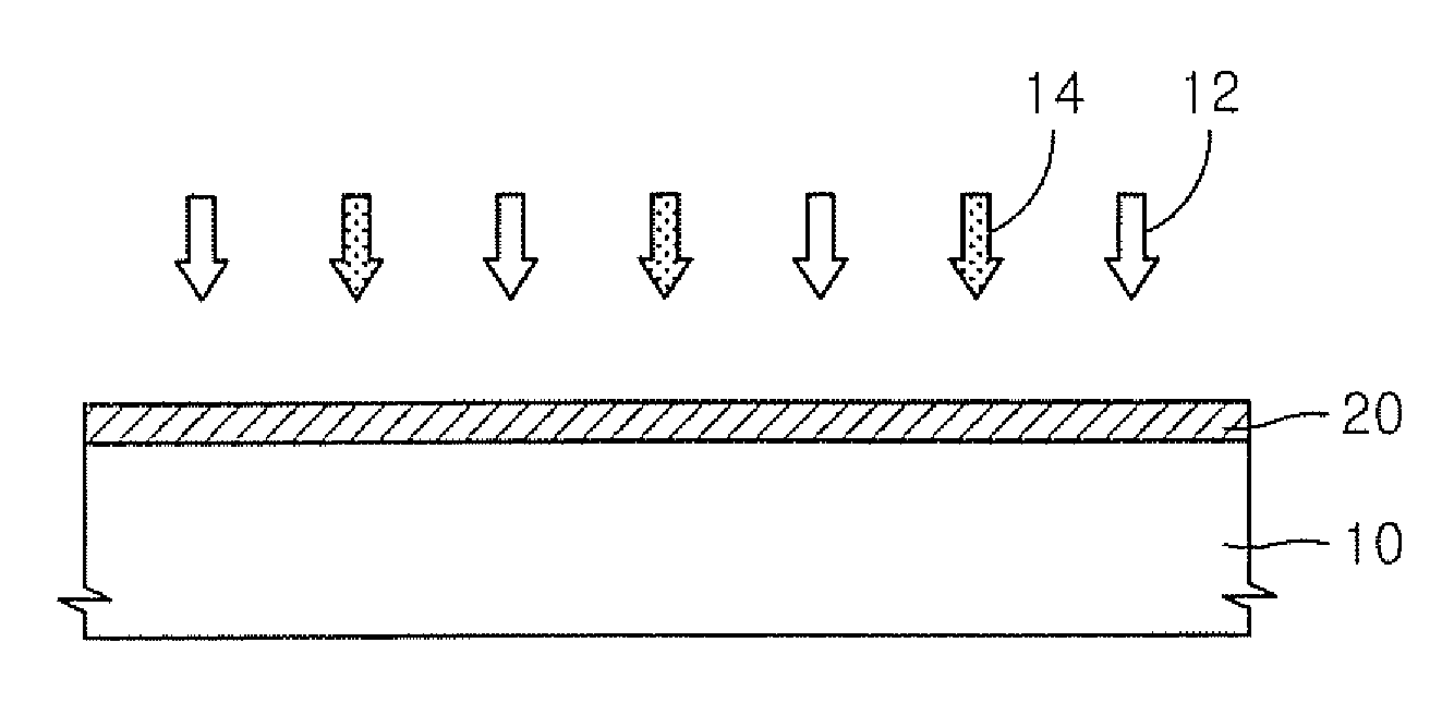 Methods of forming conductive polysilicon thin films via atomic layer deposition and methods of manufacturing semiconductor devices including such polysilicon thin films