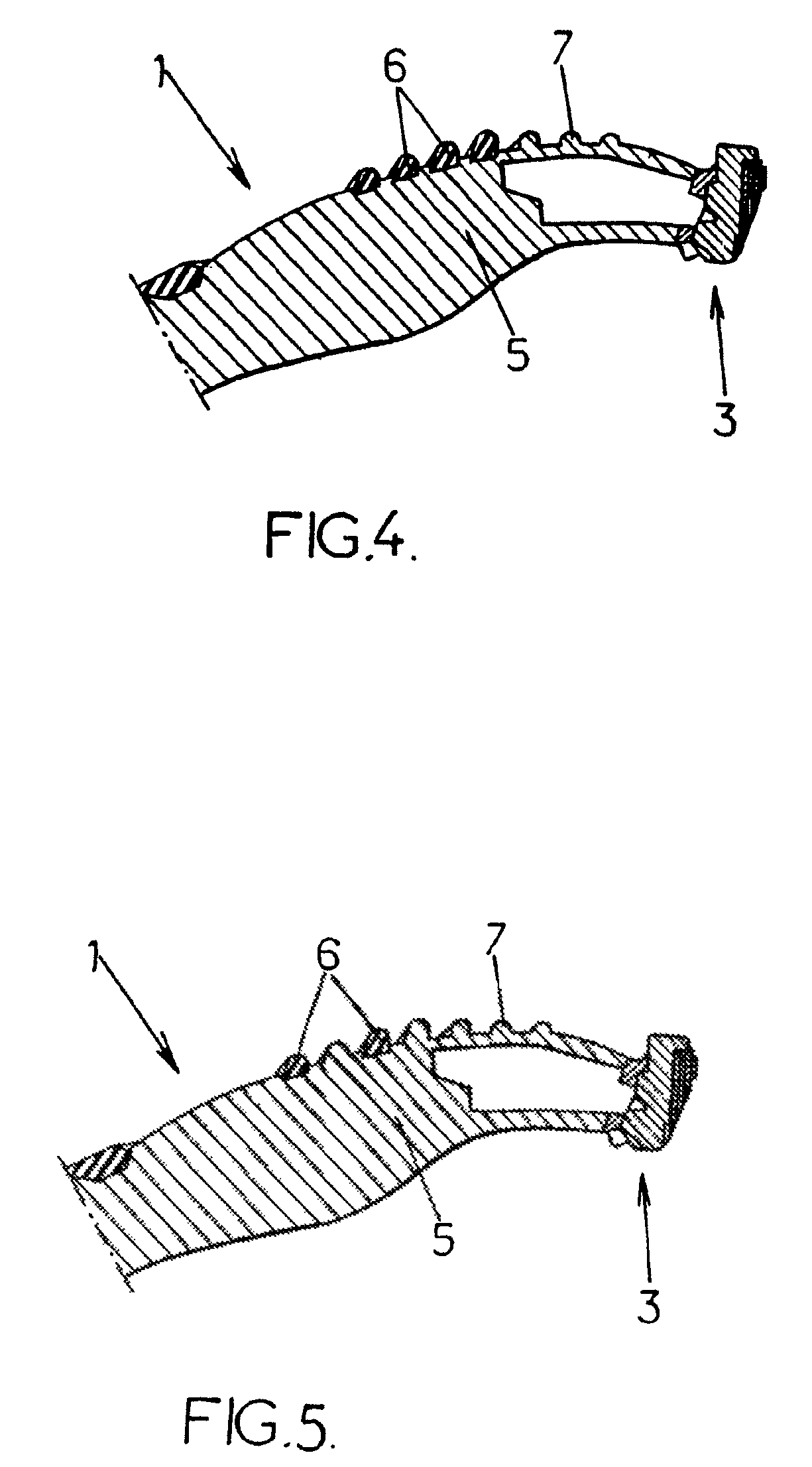 Ergonomic razor handle provided with an improved grip