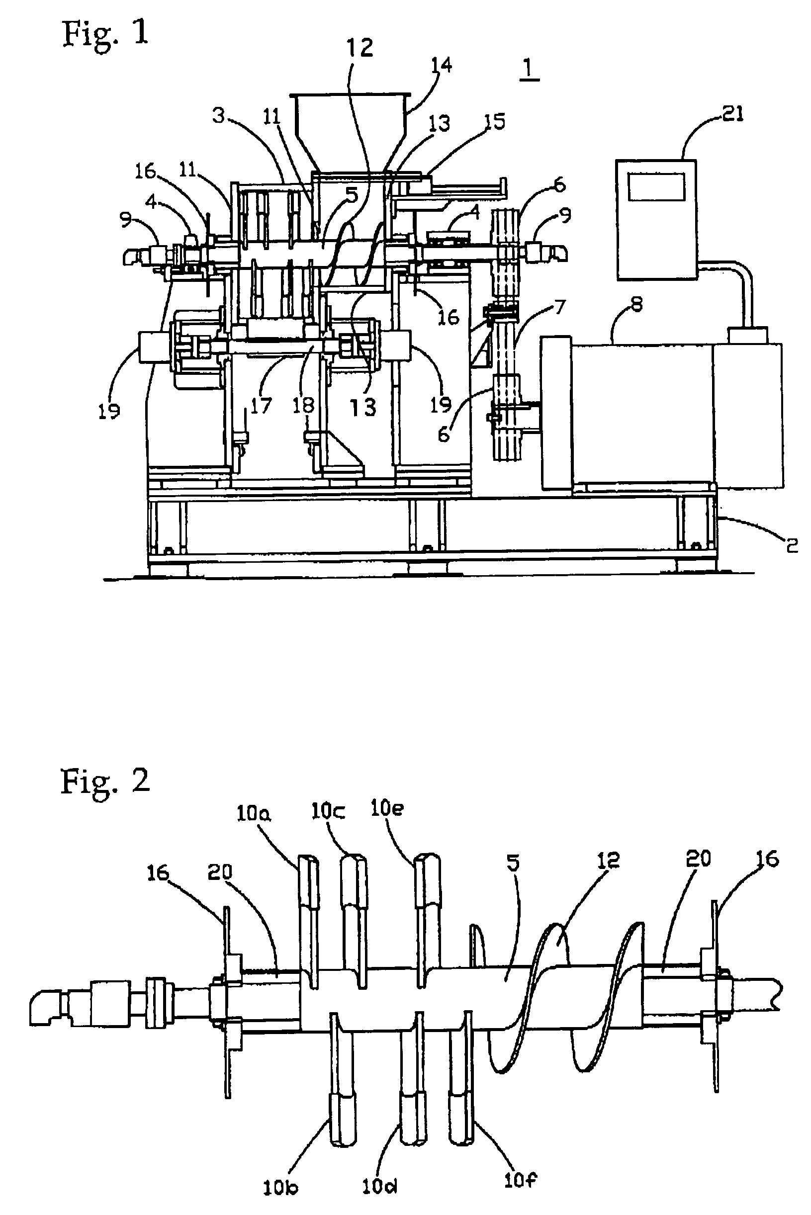 Mixing and pulverizing device, melting method for mixing, and method of molding cellulose material impregnated with binder