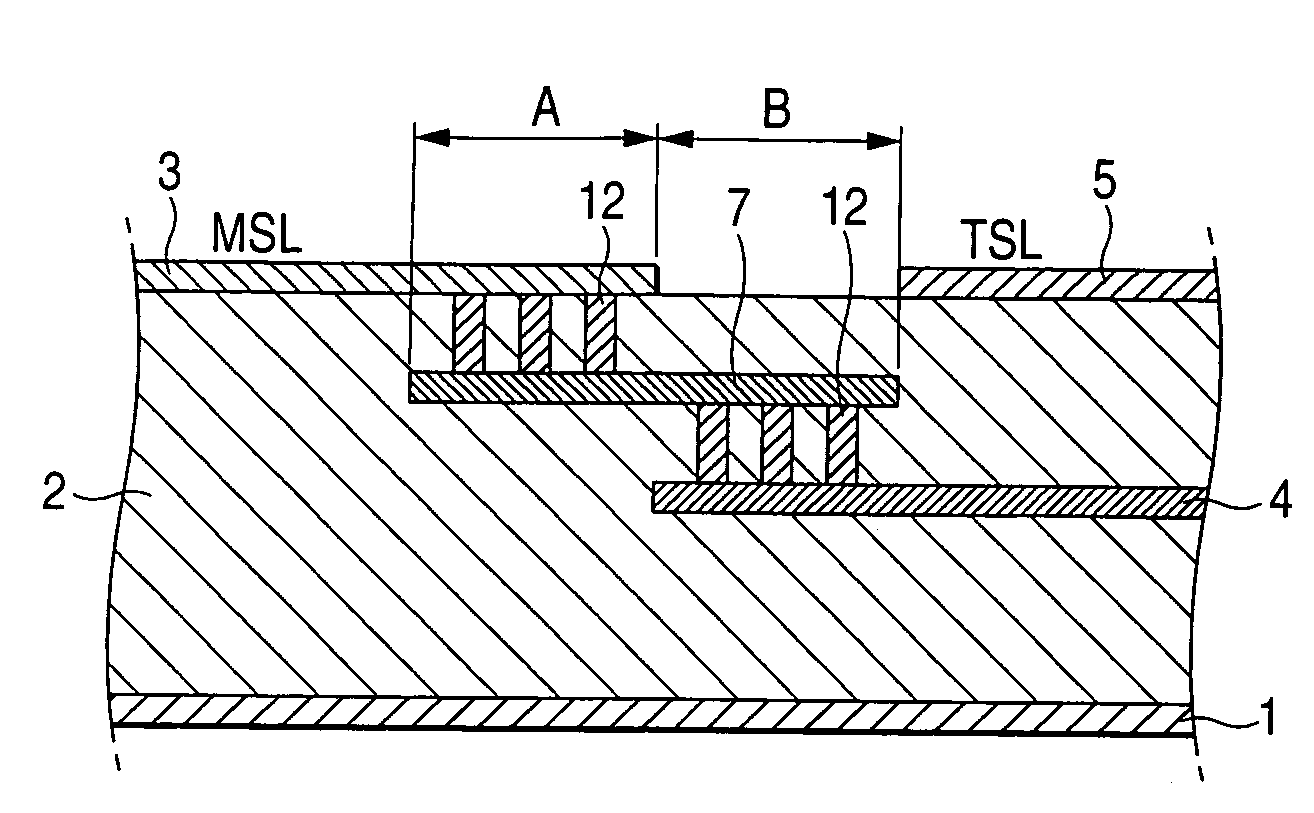 High frequency transmission line and high frequency board