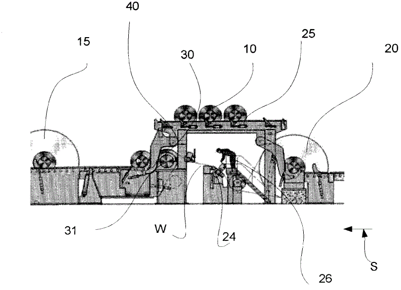 Fiber web winding machine and method