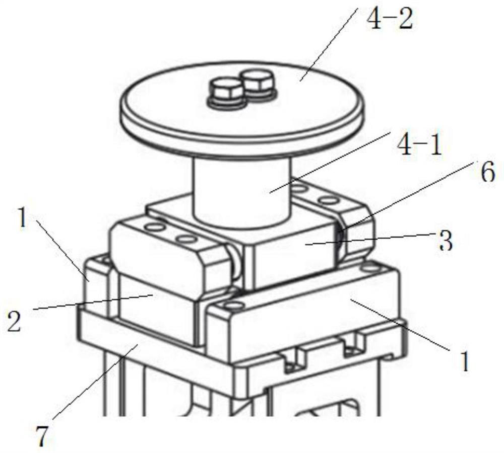 Manipulator flexible clamping structure and application of manipulator flexible clamping structure in quick change device