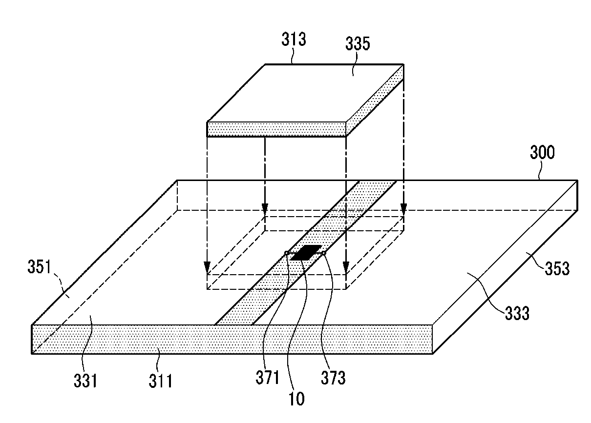 Radio frequency identification tag and radio frequency identification tag antenna