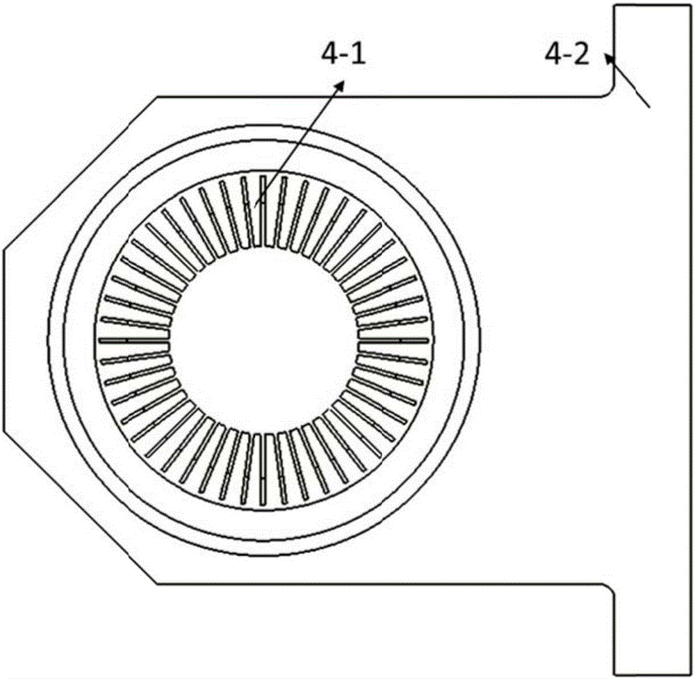 Secondary intermediate heat exchanger for thermal coupling coaxial two-stage pulse pipe refrigerator and design method