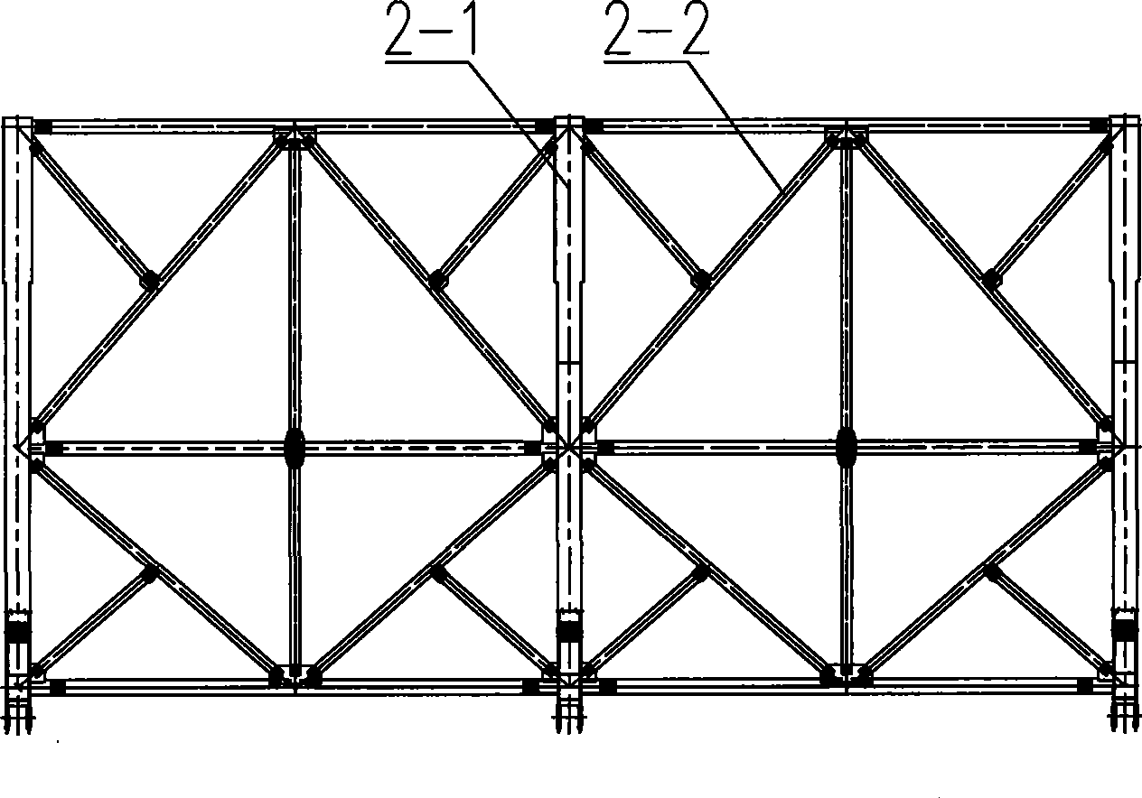 Girderr crane using three-point statically indeterminate hoisting system