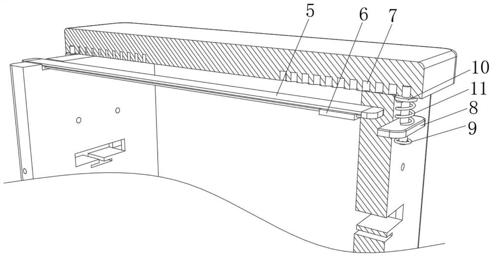 Green belt branch trimming device for road and trimming method thereof