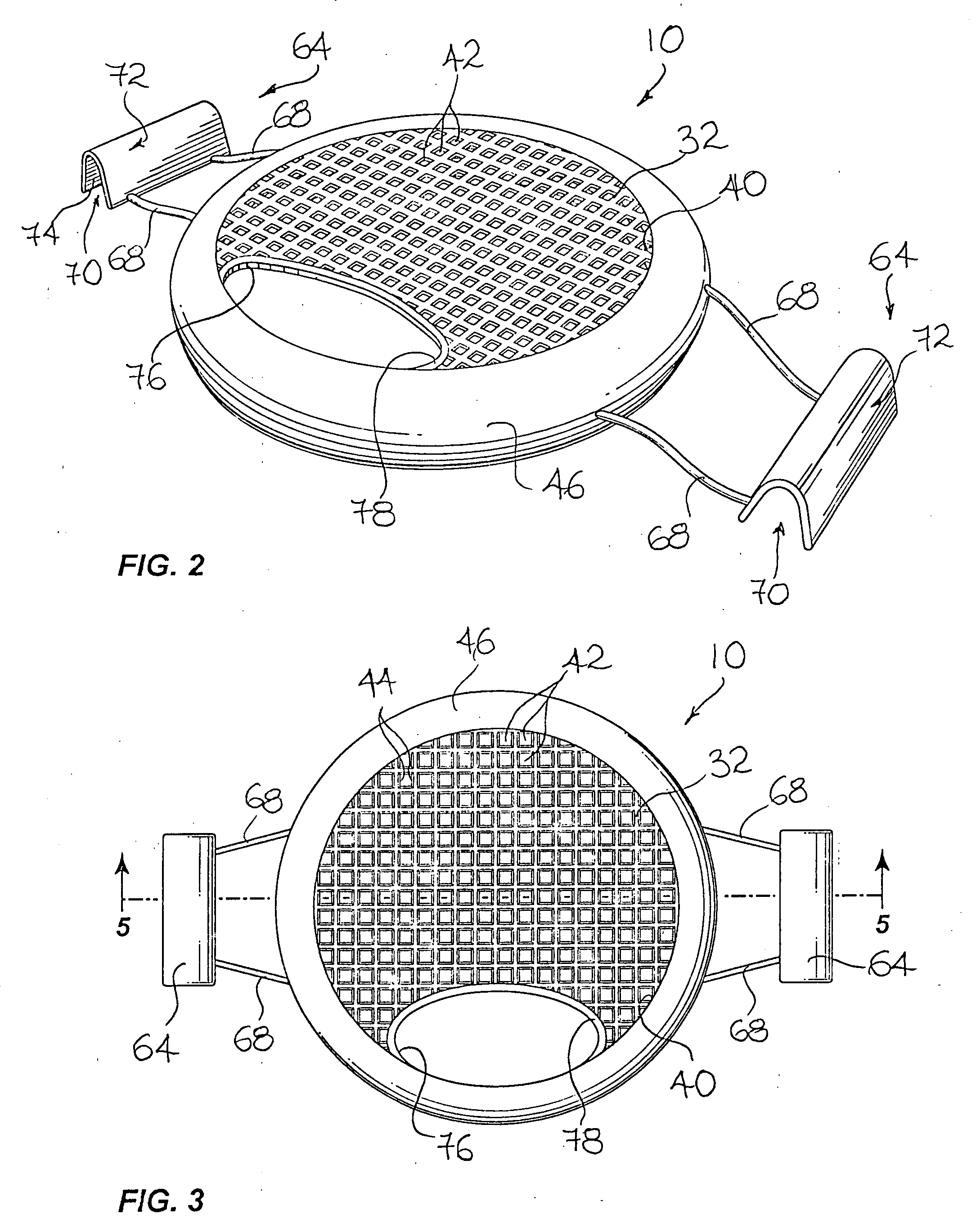 Deformable strainer