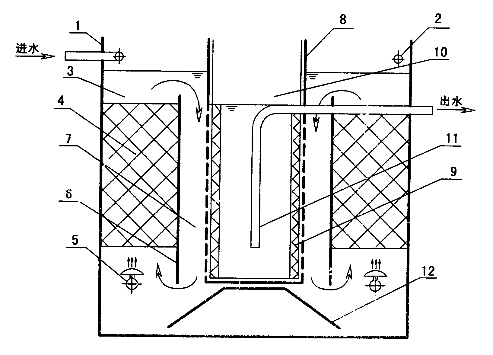 Self-forming dynamic membrane biological reaction sewage treatment device