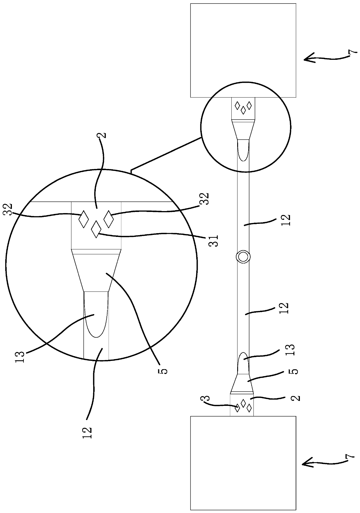 Self-flow-disturbing injection mold pouring system