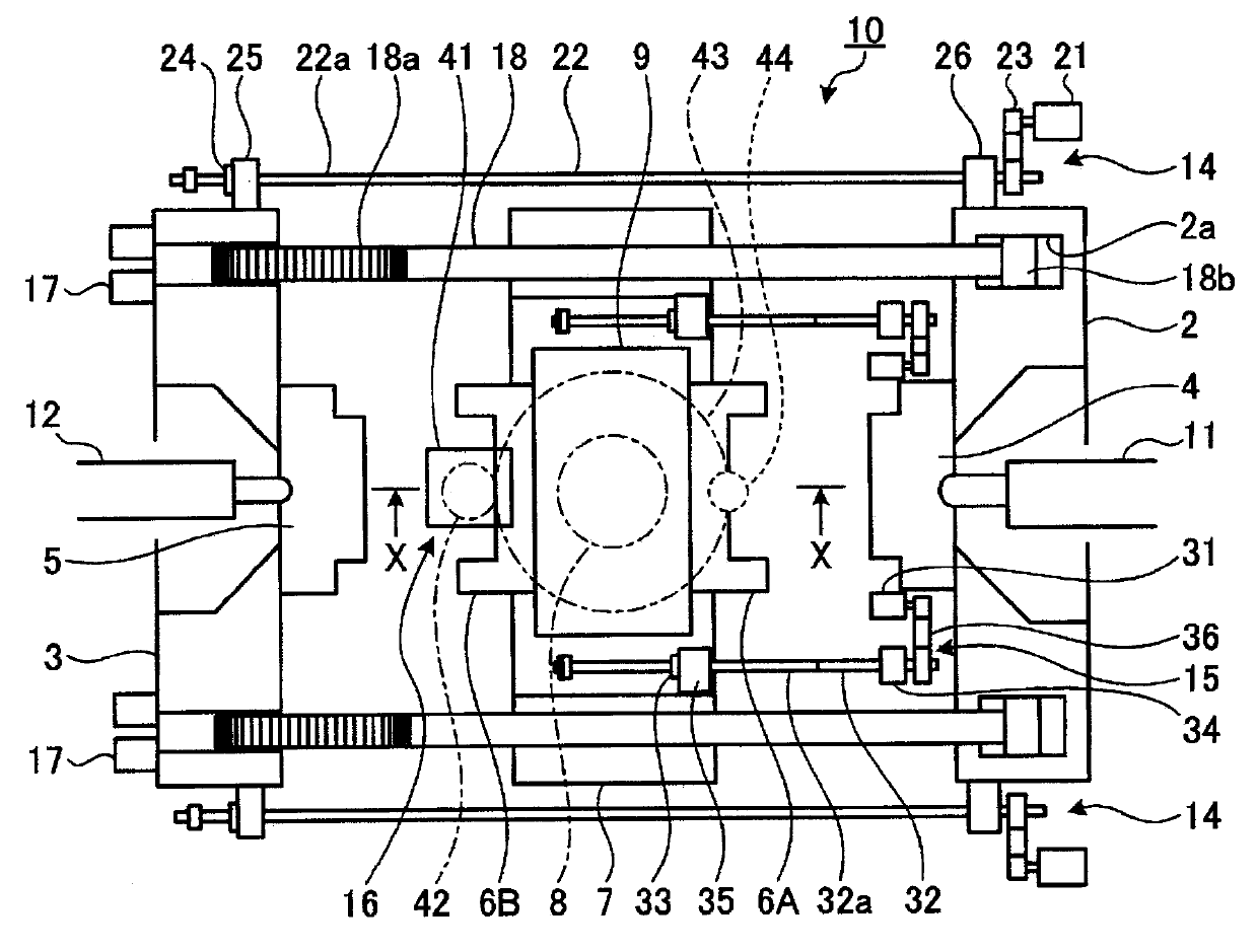 Injection molding machine for molding double materials and control method thereof