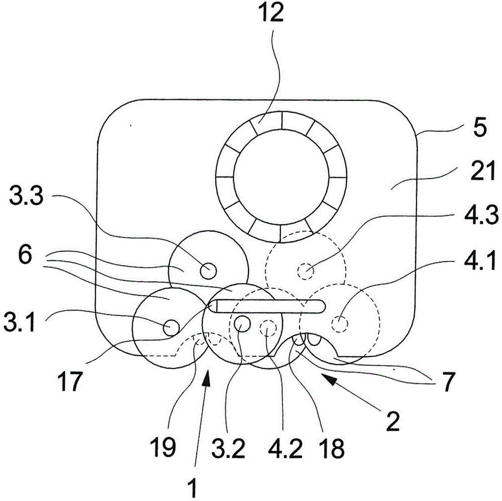 Device for twisting compound silk thread