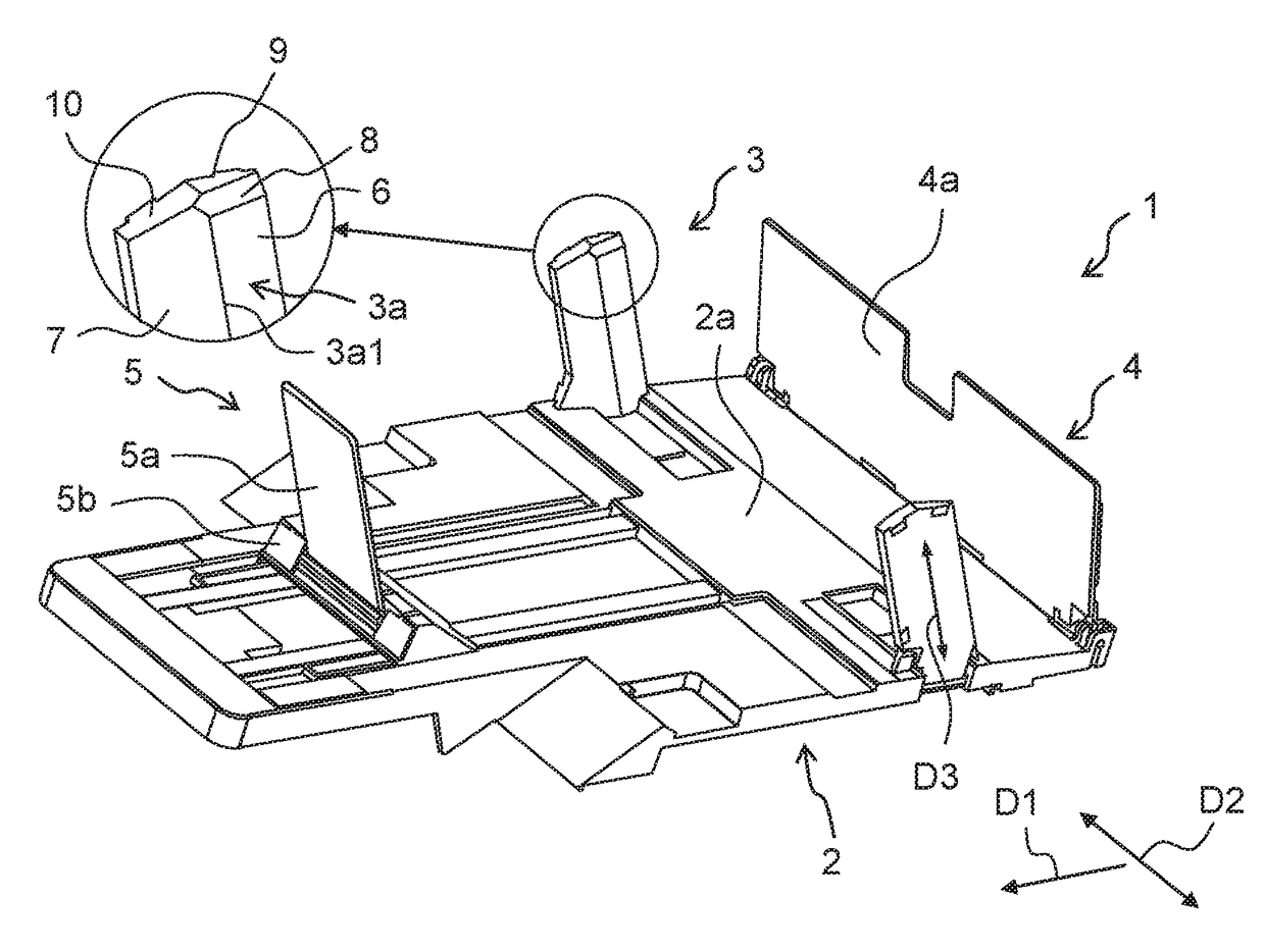 Discharge apparatus and detachable tray