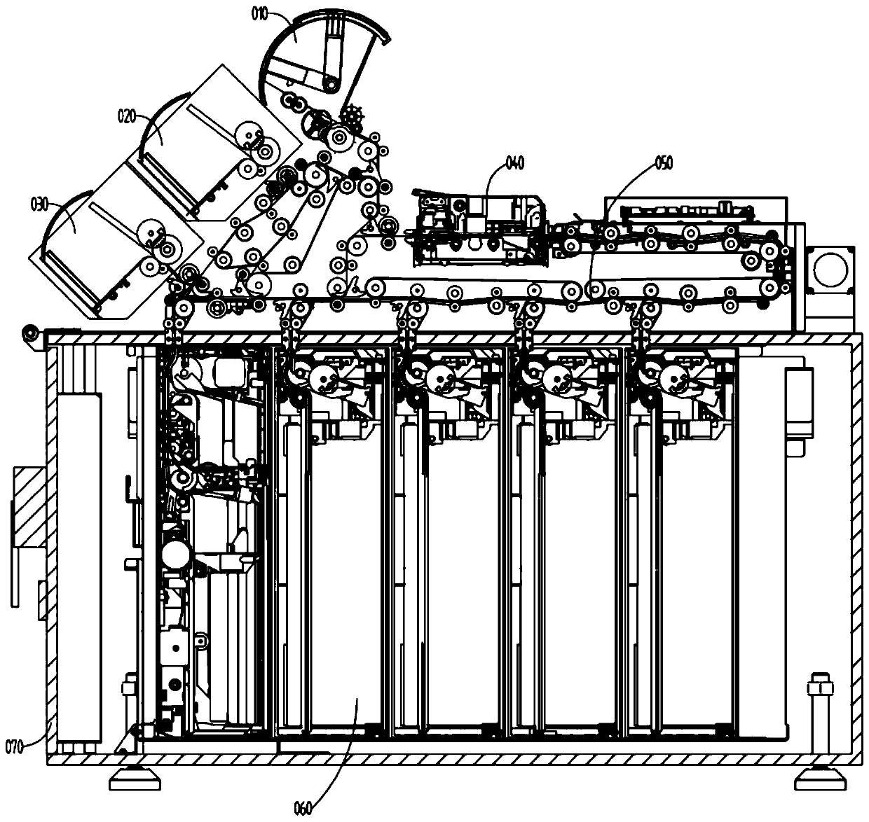 Slice type medium accumulation and separation device and cash circulation processing equipment