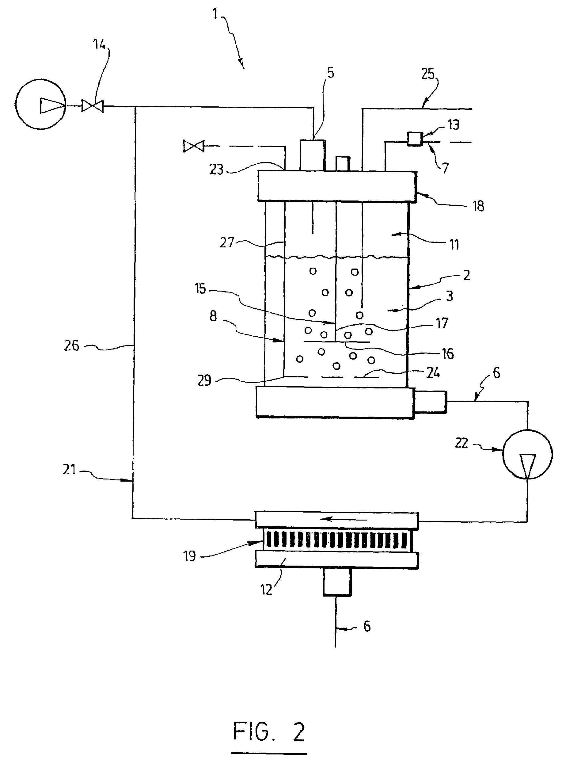 Triphasic bioreactor and process for gas effluent treatment