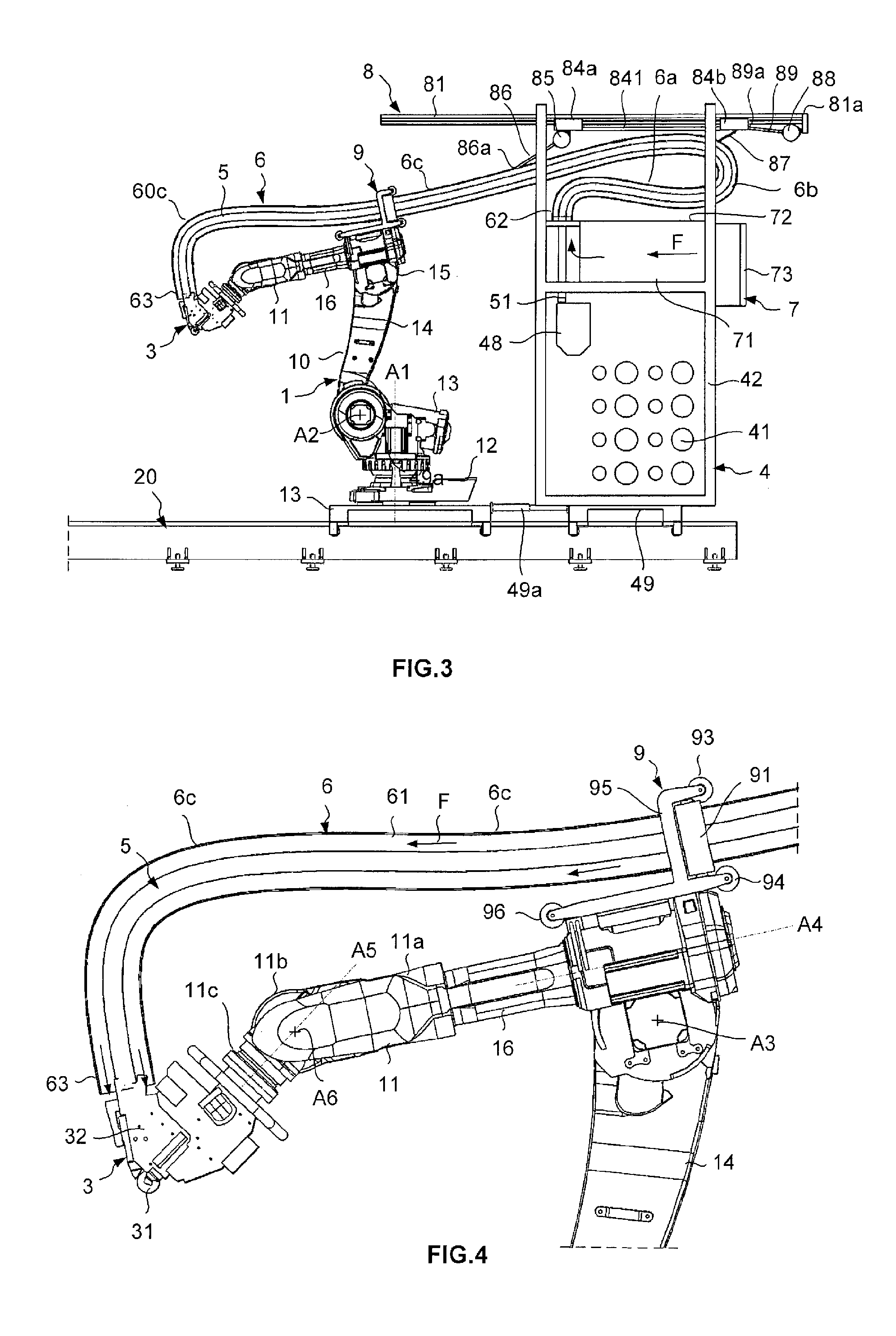 Fiber application machine provided with flexible fiber conveying tubes arranged within a cold sheath