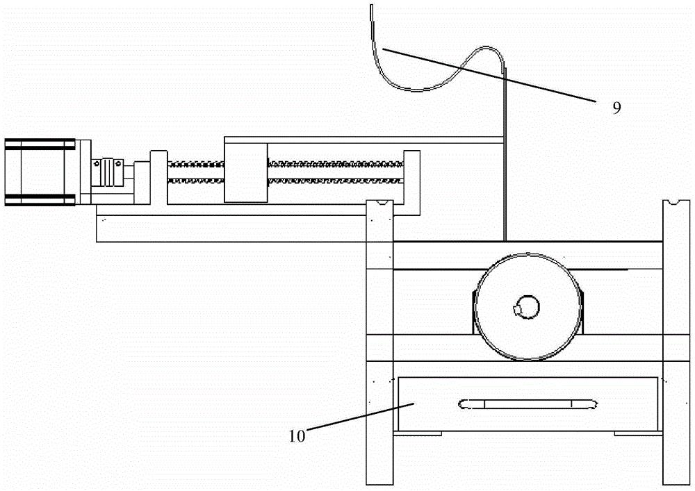 A device for discharging bract leaves and recovering corn kernels from a corn peeling machine