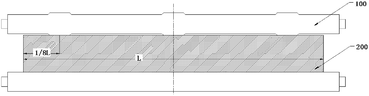 Convex foot roller for continuously casting plate blank and method for improving center segregation and porosity of continuously cast plate blank