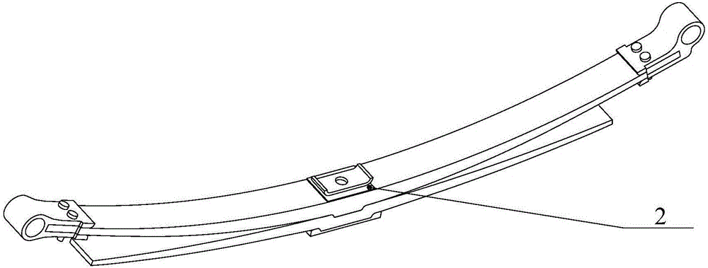 Automobile plate spring assembly with main and auxiliary springs made from composite material and assembly method for automobile plate spring assembly