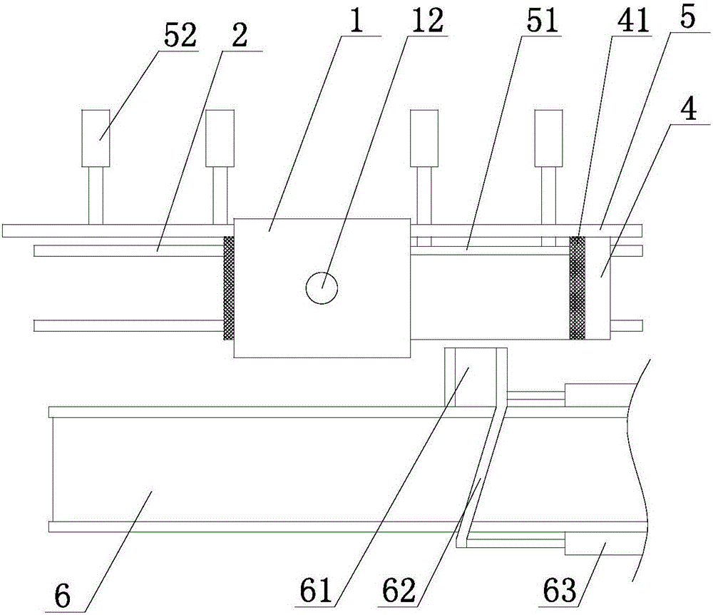 Automatic feeding and discharging gas combustion-supporting garbage incinerator