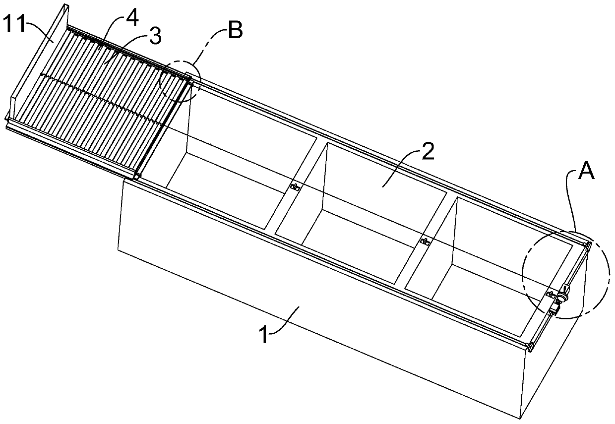 Fish farm capable of realizing uniform and simultaneous spreading of feed