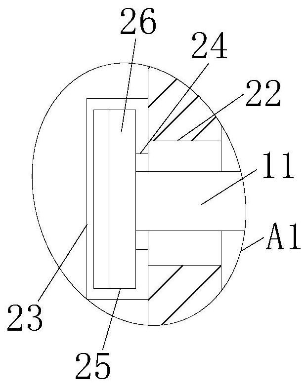 A grabbing device for the aluminum top cover of a shaver