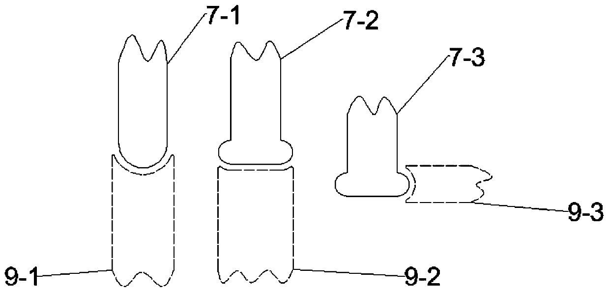 A pulsed microwave-assisted dynamic support flexible forming device and method