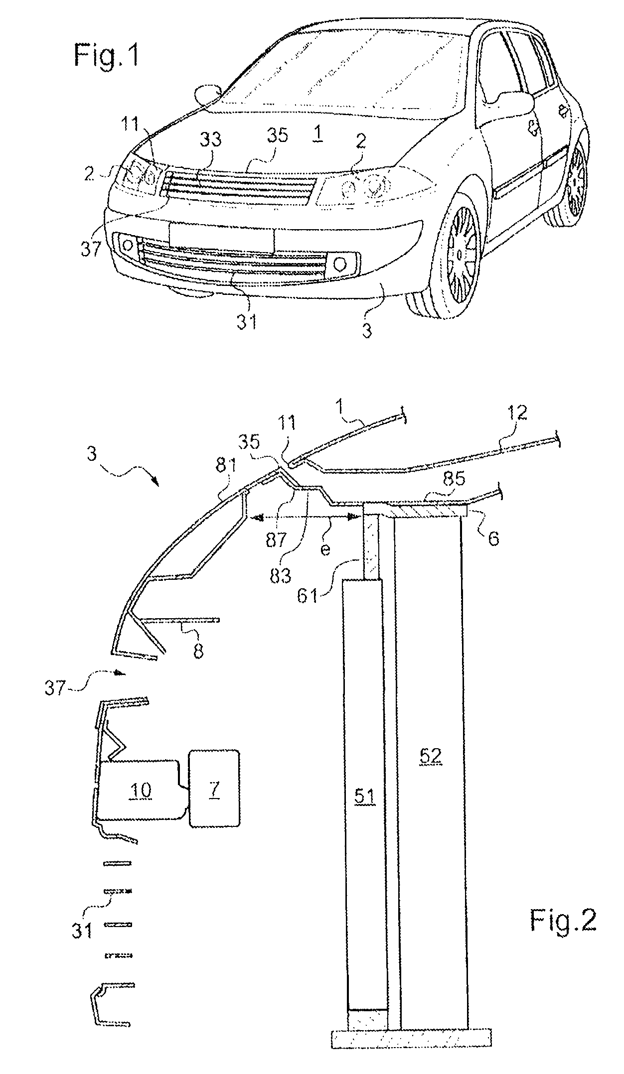 Automobile comprising a front bumper with a central portion extending as far as the bonnet of said vehicle