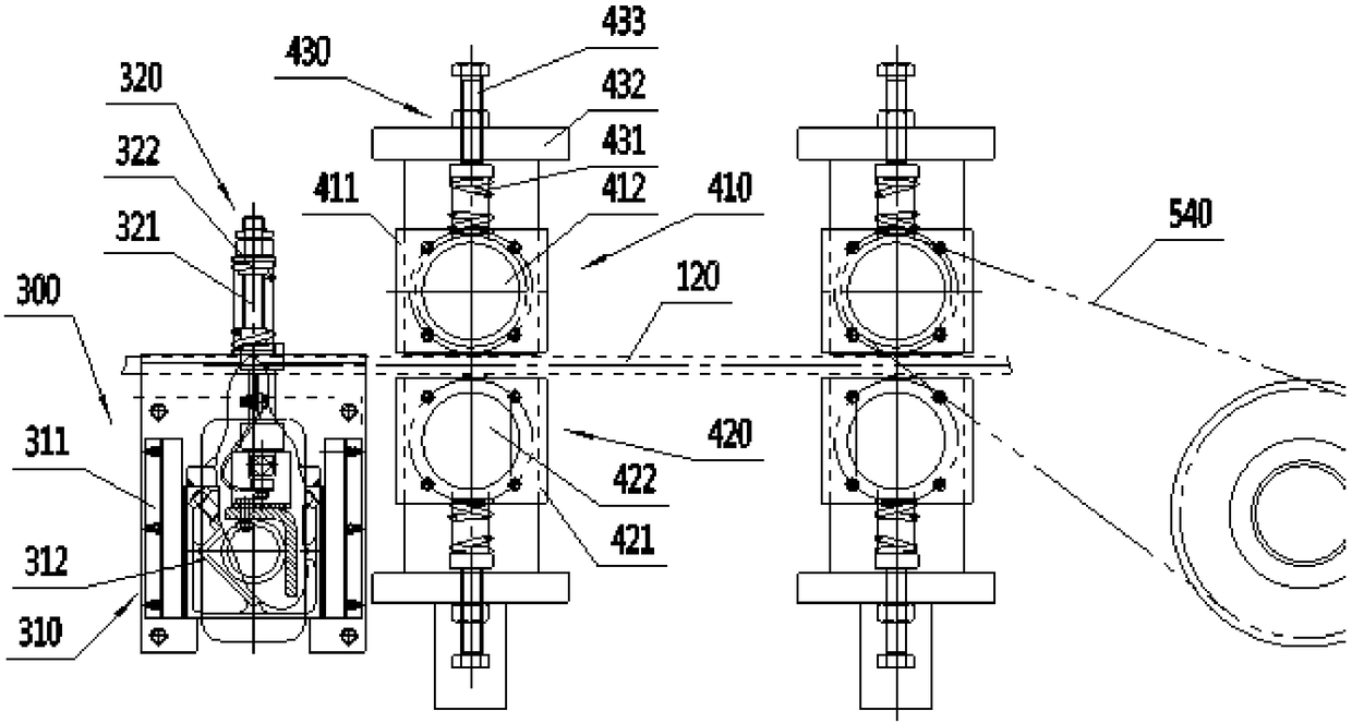 Differential rotary type cleaning device and belt cleaner as well as method thereof